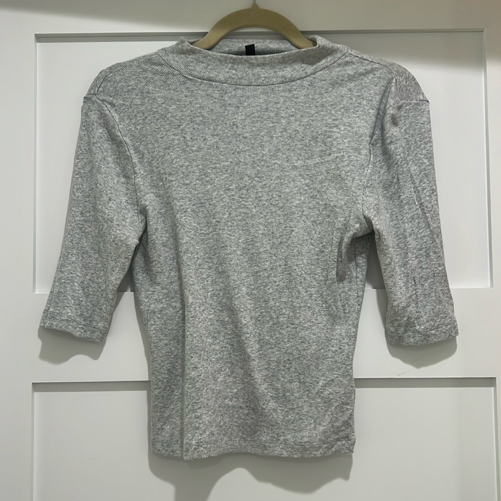 Fitted ribbed top